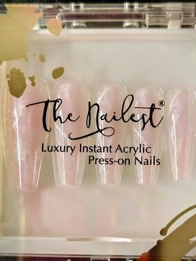 Luxury Instant Acrylic Press-On Nails — Soft Pink
